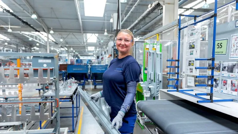 Obrázek - SVÝCH ZAMĚSTNANCŮ SI VÁŽÍME